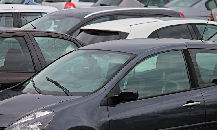 Samochody używane na sprzedaż – czy możliwy jest zakup bez ryzyka?