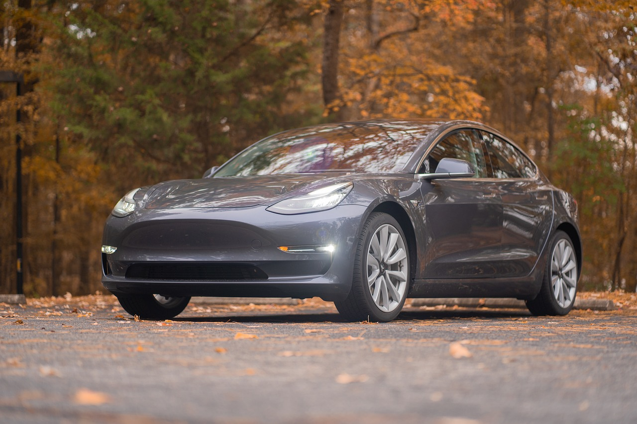 samochód elektrycvzny Tesla