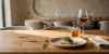 Czy minimalistyczny stół naprawdę sprzedaje więcej? Trend quiet luxury w gastronomii