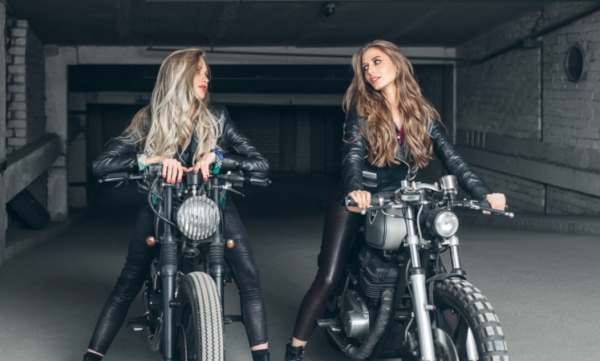 Damskie spodnie motocyklowe – jaki materiał wybrać?