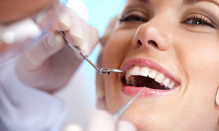 Złamany ząb – co zrobić po ukruszeniu, pęknięciu lub złamaniu?