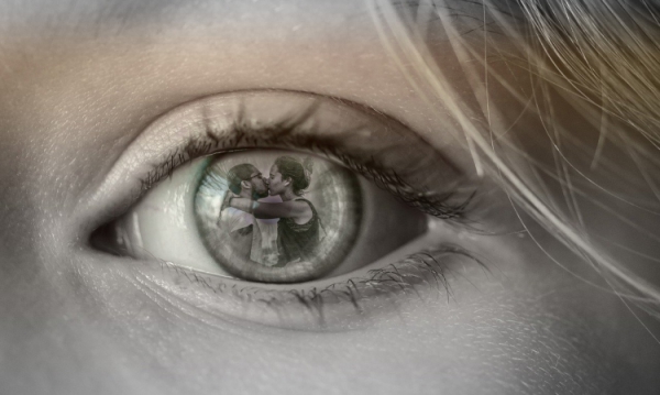 Oko kobiety, widzącej dowody zdrady, zebrane przez detektywa Magdar z Poznania